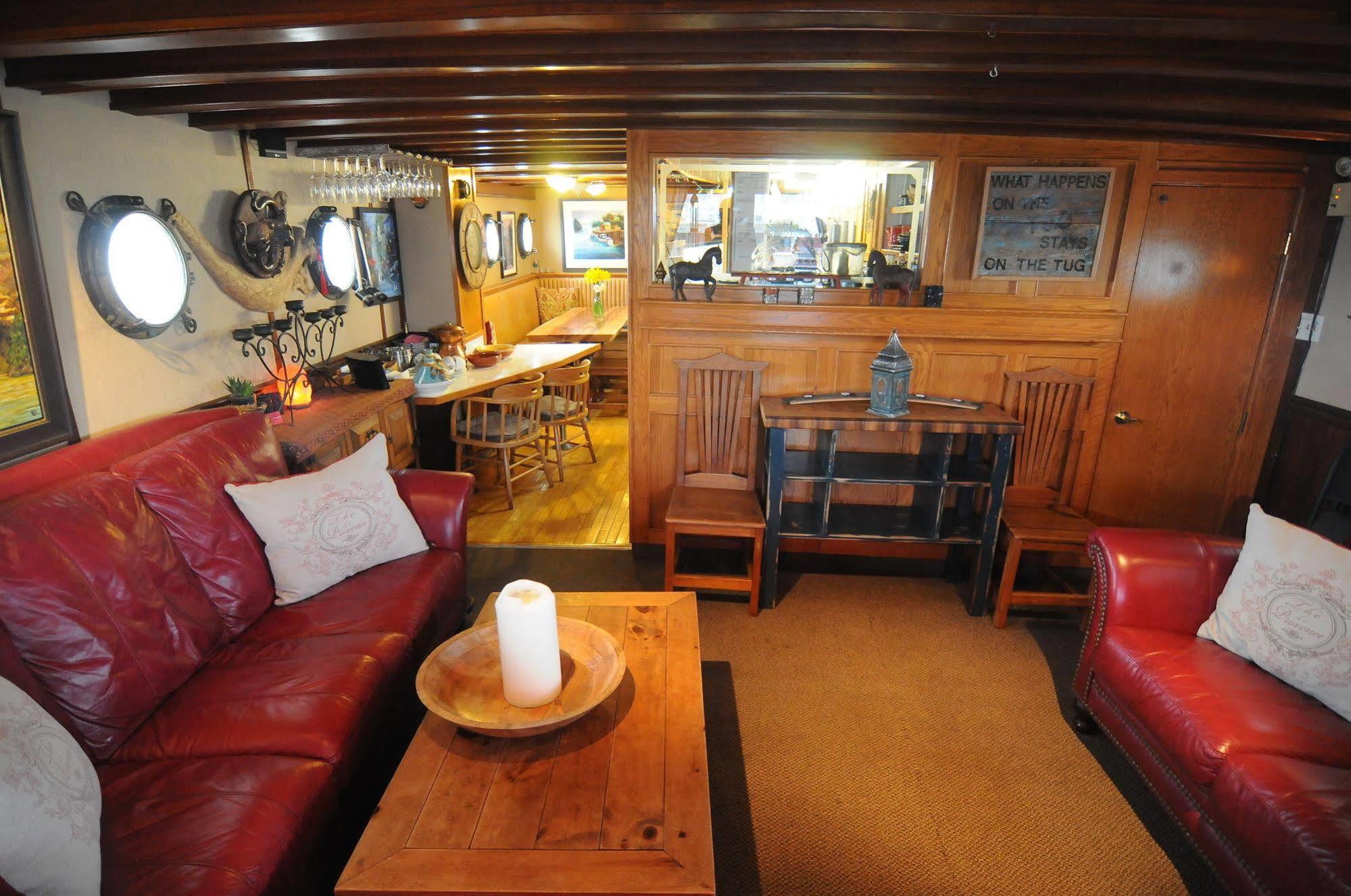 Swept Away Inn Port Alberni Extérieur photo